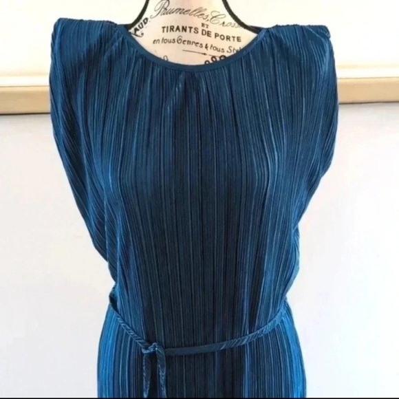 SINCERELY JULES | Women's Blueish/Teal Plisse Cored  Belted Sleeveless M… - Picture 2 of 5